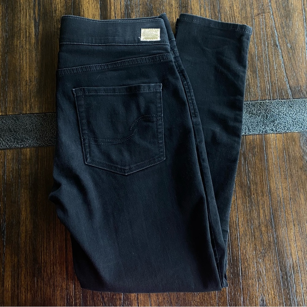 Womens Levis skinny pull on jeans
